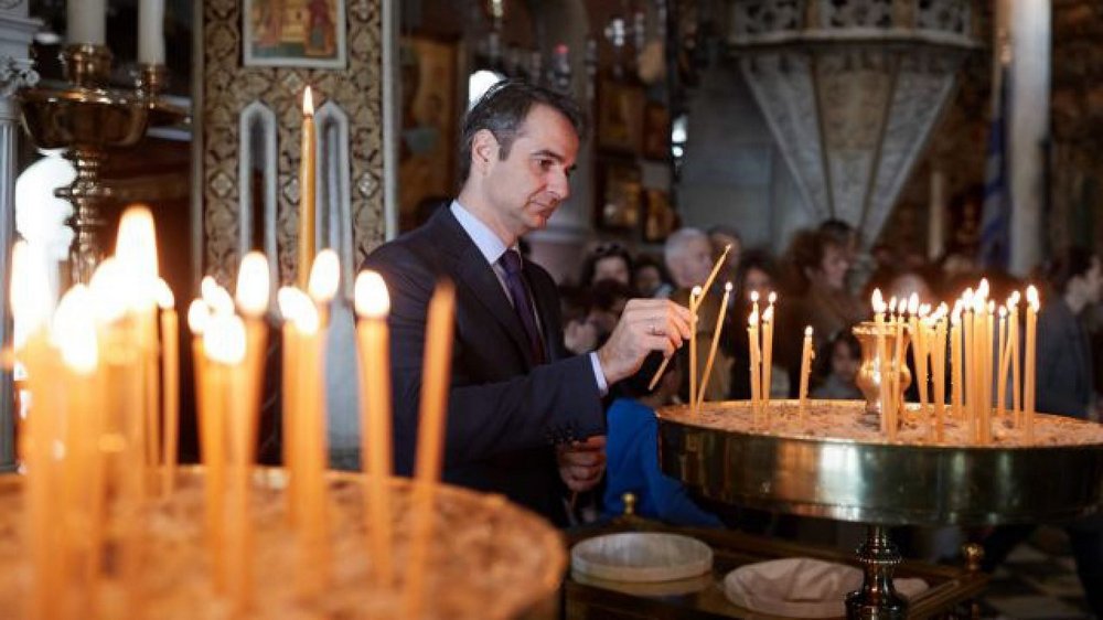 prime minister kyriakos mitsotakis in a church in tinos