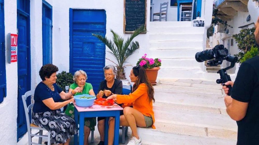 despoina vandi strilling beans together with the women of tinos island